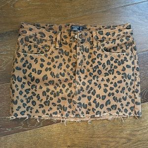 Abercrombie and fitch leopard mini skirt size 29